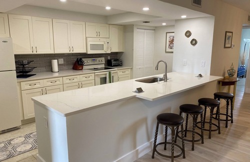Delray Beach Condo | All American Beach town, 1 bedroom, AC, security & location, location, location