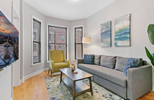 Boystown Apartment | All Complete 2BR Apt in Lakeview
