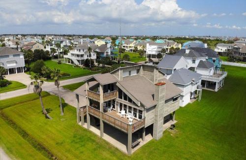 Pirates Beach House | All Decked Out