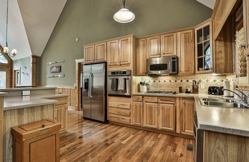 Ellijay Cabin | All Decked Out w/Hot tub 4 BR+Loft, Game Room
