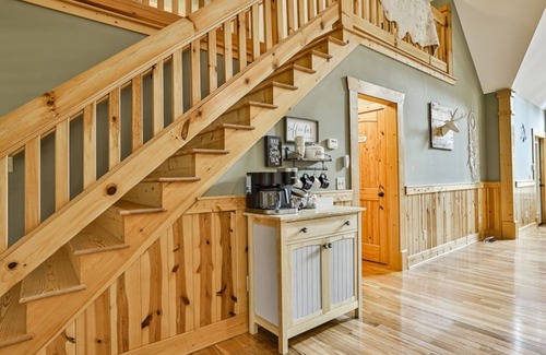 Ellijay Cabin | All Decked Out w/Hot tub 4 BR+Loft, Game Room