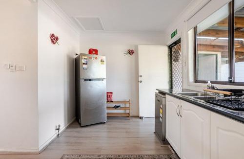 Bomaderry House | All in One Home Work, Relax & Weekend Escape