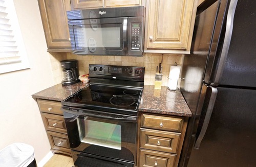 Hillcrest House | All Inclusive Duplex In Hillcrest.Close To Everything- Side 2