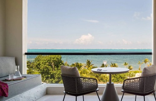 Puerto Juarez House | All-inclusive: Vibrant Beachfront Resort w/Rooftop Jacuzzis & Ocean View
