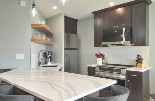 Bayfield Condo | All-New Condo Steps from the Beach