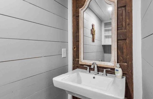 Nacogdoches House | All Original 1900s Farmhouse with Hay Meadow View