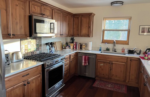 Fraser House | All season 5 br+ house; close to Winter Park and Granby Ranch skiing; hot tub