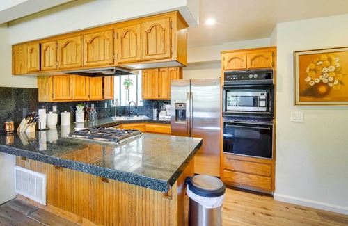 Crestline House | All-Season Crestline Escape - 2 Mi to Lake!