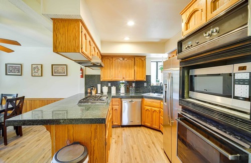 Crestline House | All-Season Crestline Escape - 2 Mi to Lake!