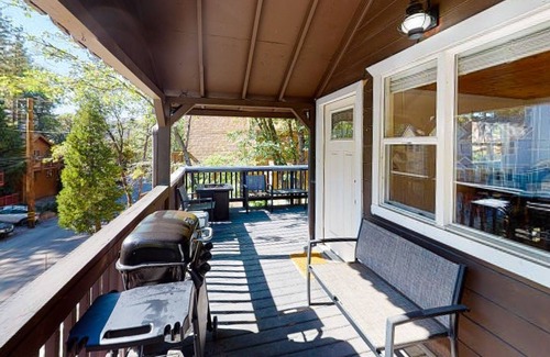 Arrowbear Lake Cabin | All-season getaway with firepit & updated kitchen - near Snow Valley & lake