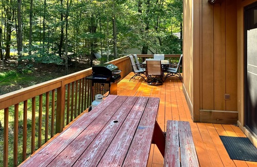 Jim Thorpe House | All-season hideaway with alfresco deck, views, game table & pool access