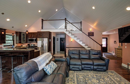 Iron River House | All-Season Retreat – Perfect for ATV, Snowmobiles, Skiing, Hunting, and Fishing