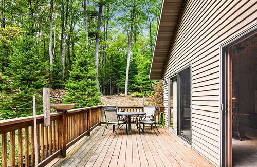 Sayner House | All-seasons home with walking trails, sledding hill, firepit, fireplaces & deck