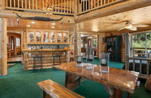 Fox Farm House | All Seasons Lodge - New 2 bedroom and loft House in Big Bear Lake Gameroom Spa Deck BBQ Firepit Wet Bar Fireplace Views