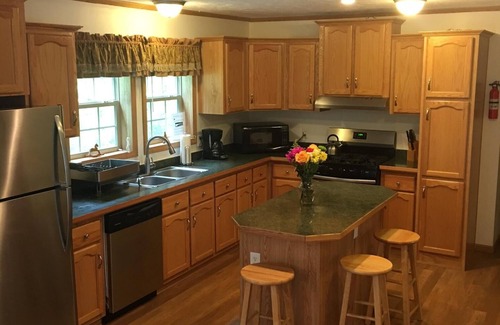 Milford House | All Star Acres. Only 2 miles to Dreams Park.
