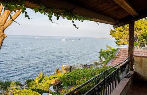 Altavilla Milicia House | Alle due Torri, villa sulla roccia a picco sul mare