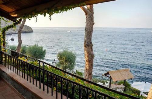 Altavilla Milicia House | Alle due Torri, villa sulla roccia a picco sul mare