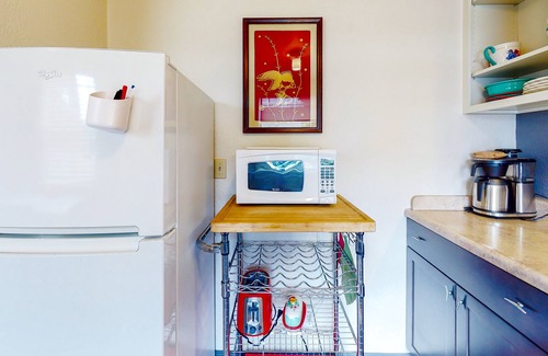 Enterprise Apartment | Alley Cat Flat | Apartment in Enterprise