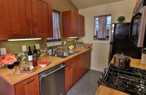 Walla Walla Apartment | Alley Studio Apt Extended Stay · Alley Studio - Extended Stay Loft Apartment