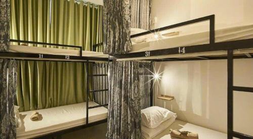 Bui Thi Xuan Hotel | Alleyway home