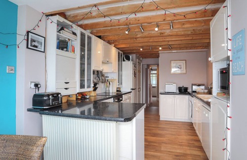 Borth-y-Gest Cottage | ALLTWEN, pet friendly, country holiday cottage in Borth-Y-Gest