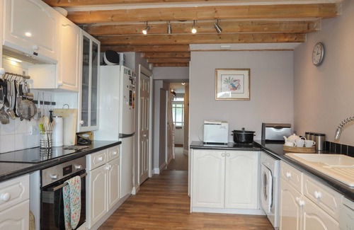 Borth-y-Gest Cottage | ALLTWEN, pet friendly, country holiday cottage in Borth-Y-Gest