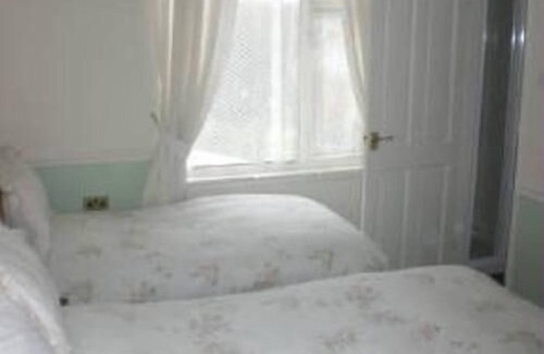 Stoke Bed & Breakfast | Alma Lodge Guest House