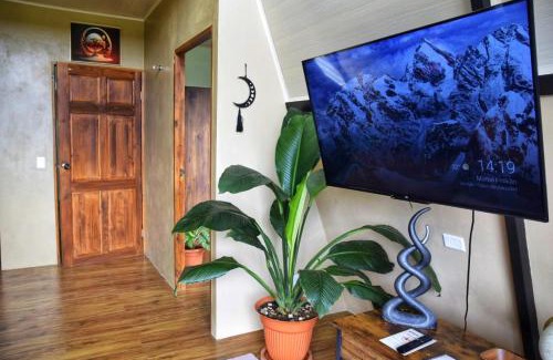 Monterrey Ski Chalet | Alma Luna Villa Arenal