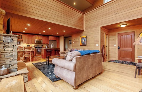 Almond Cabin | Almond Joy Hideaway- Near Fontana Lake