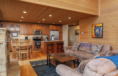 Almond Cabin | Almond Joy Hideaway- Near Fontana Lake