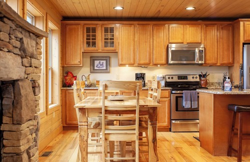 Almond Cabin | Almond Joy Hideaway- Near Fontana Lake