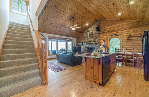 Helen Cabin | Almost Heaven | 3BR 3BA | Year-Round Mountain Views | Hot Tub and Pool Table