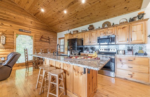 Helen Cabin | Almost Heaven | 3BR 3BA | Year-Round Mountain Views | Hot Tub and Pool Table