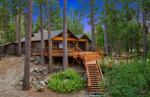 Idyllwild House | Almost Heaven! A charming cabin on the creek walk to town with spa