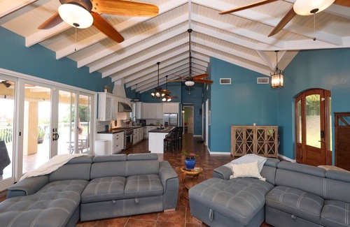Sion Farm Villa | Almost Heaven: Elegant 5 Bed Villa