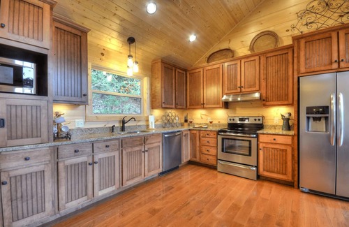 Almond Cabin | Almost Heaven - Free Brewery Tour + Amazing patio w/Fire Pit + Home Theater +