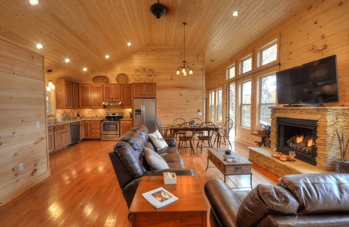 Almond Cabin | Almost Heaven - Free Brewery Tour + Amazing patio w/Fire Pit + Home Theater +