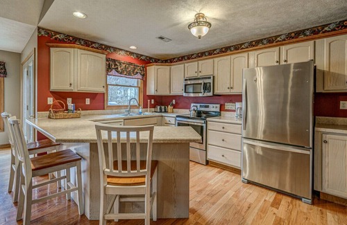 Moneta House | Almost Heaven-Gameroom, built-in fire pit, and dog friendly