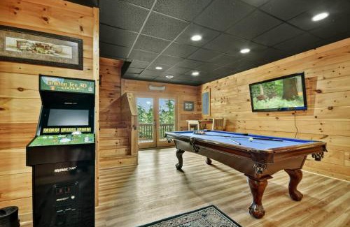 Mineral Bluff House | Almost Heaven Pet-friendly steamy hot tub pool table firepit