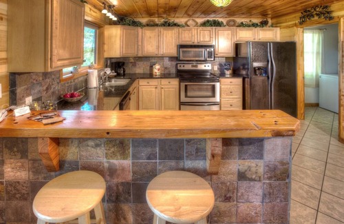 Helen Cabin | Almost Heaven | Incredible Mountain Views-Near Local Wineries and Helen, GA