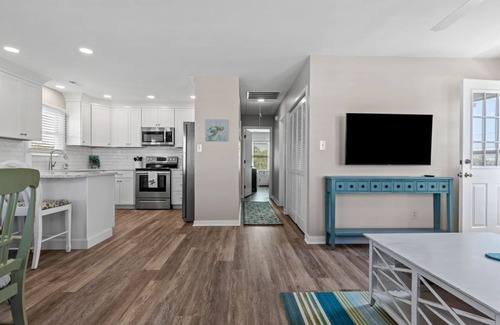 Atlantic Beach Cottage | Almost Phamily! - 2 bedroom cottage in Atlantic Beach