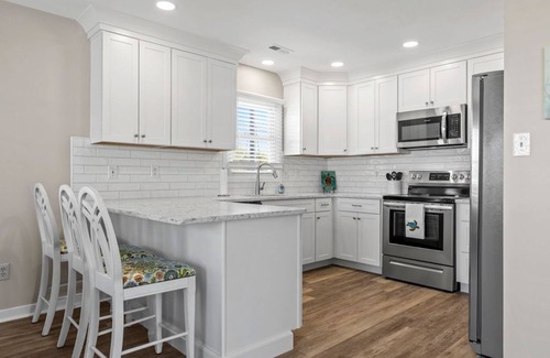 Atlantic Beach Cottage | Almost Phamily! - 2 bedroom cottage in Atlantic Beach