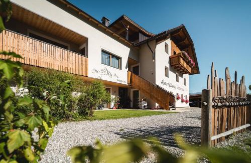 Casola House | ALMRESIDENZ UNTERRAIN -1 km BY CAR DISTANCE SKI SLOPES KRONPLATZ