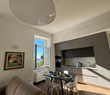 Historical Downtown Salerno Apartment | Alocasia luxury stay