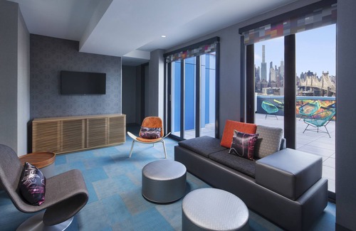 Hunters Point Hotel | Aloft Long Island City - Manhattan View
