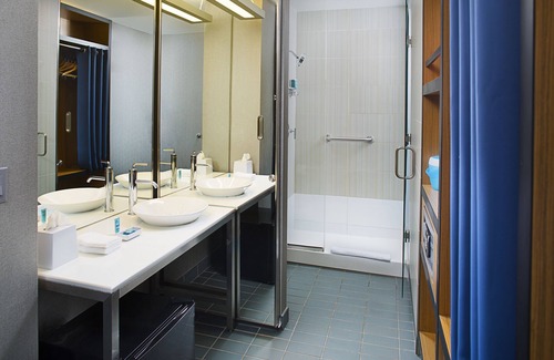 Primos Secane Hotel | Aloft Philadelphia Airport
