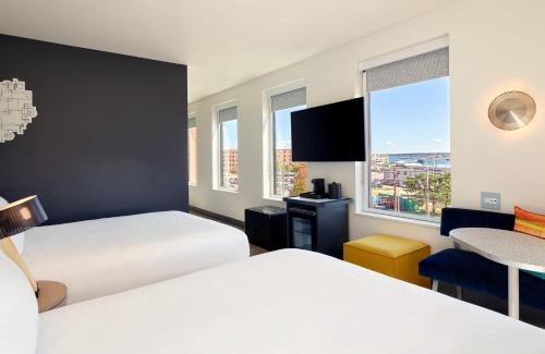 Portland Hotel | Aloft Portland Downtown Waterfront ME