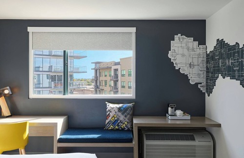 Entertainment District Hotel | Aloft Scottsdale