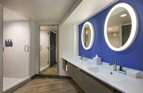 Entertainment District Hotel | Aloft Scottsdale