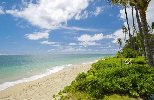 Punaluu Apartment | Aloha Beach Retreat, Ocean Front With AC